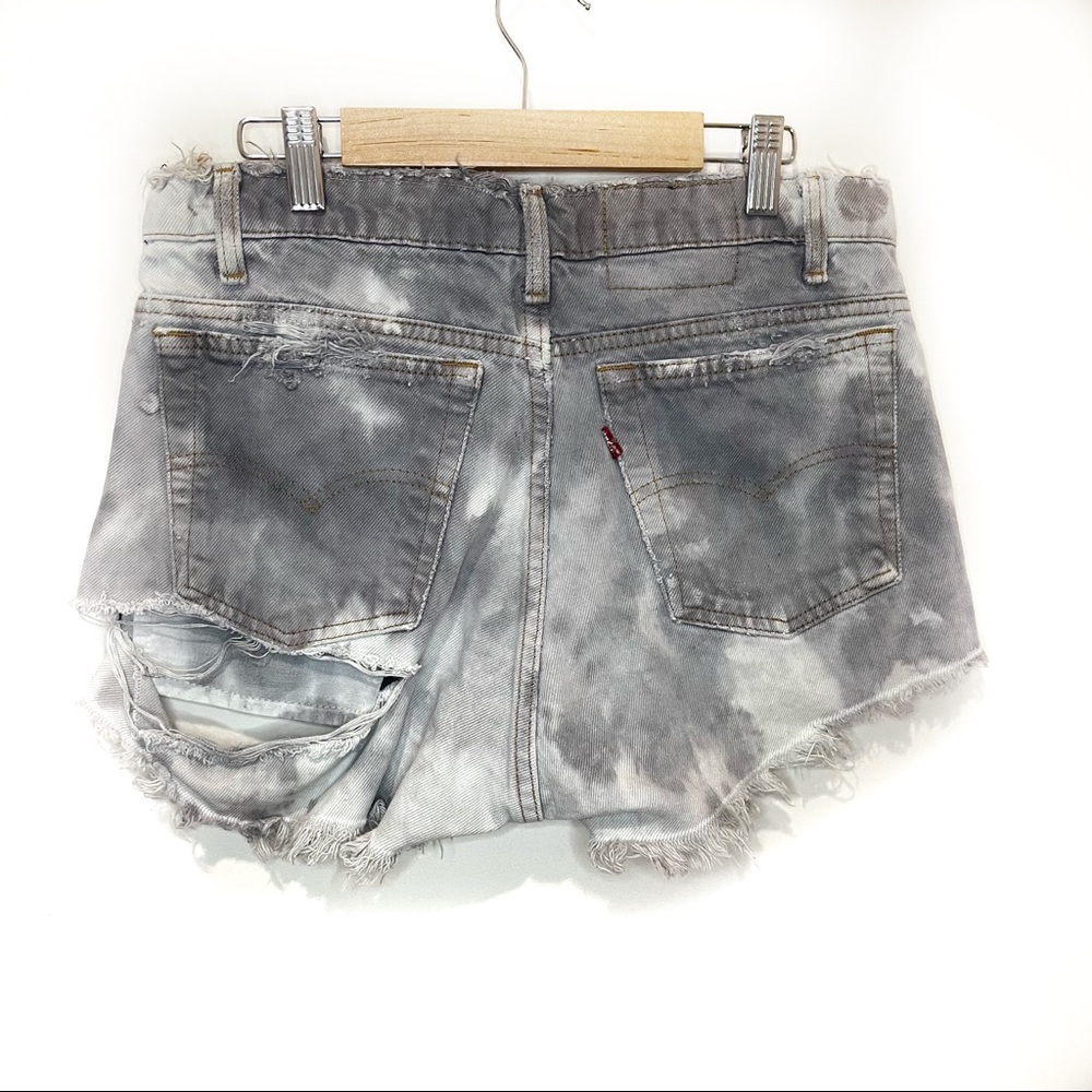 Levi’s Denim Cut Off Shorts Tie Dye Extreme Distressed Shorts Butt Rip 30 waist - Picture 3 of 12
